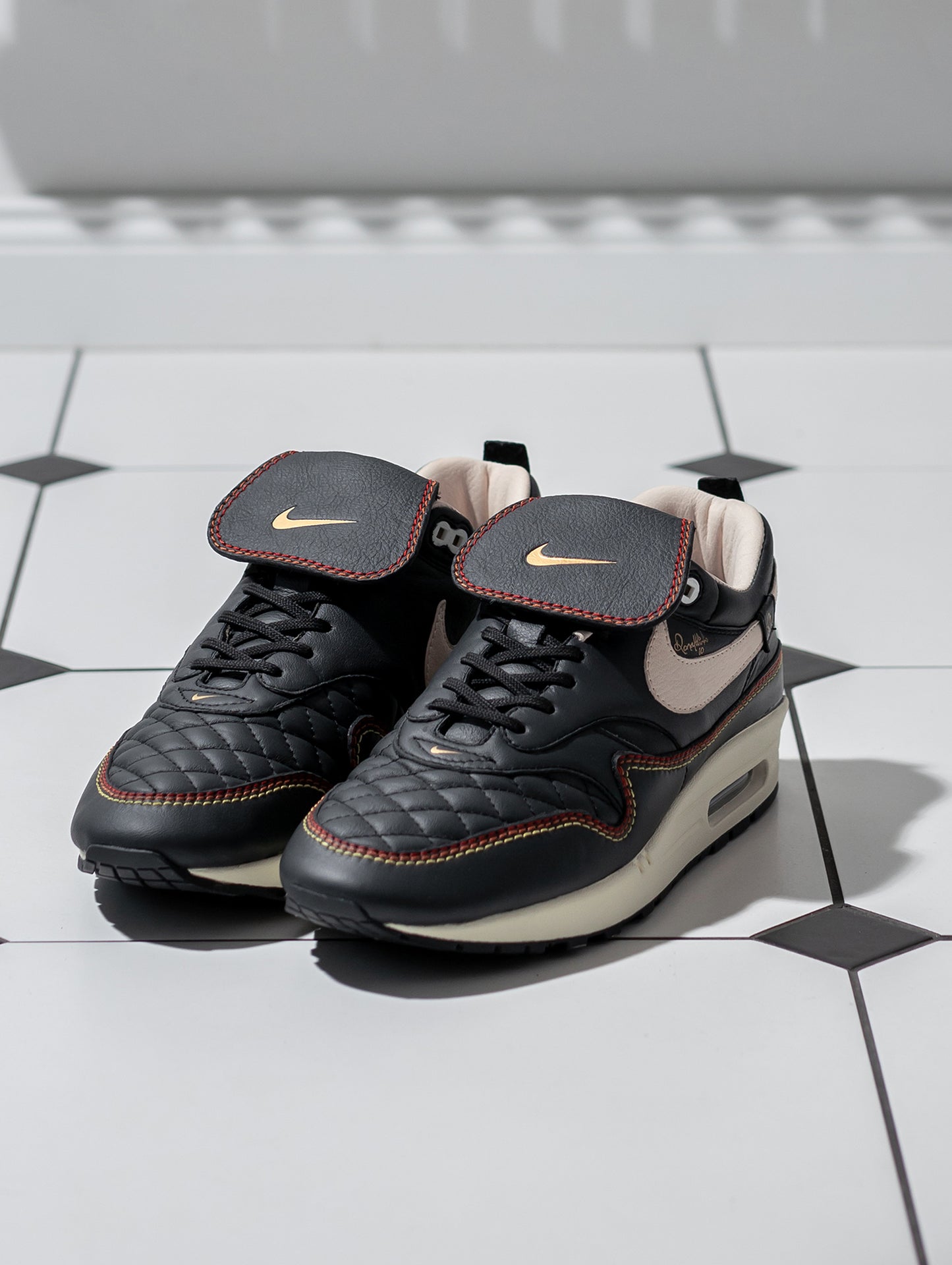 AM1 Tiempo concept tees Black