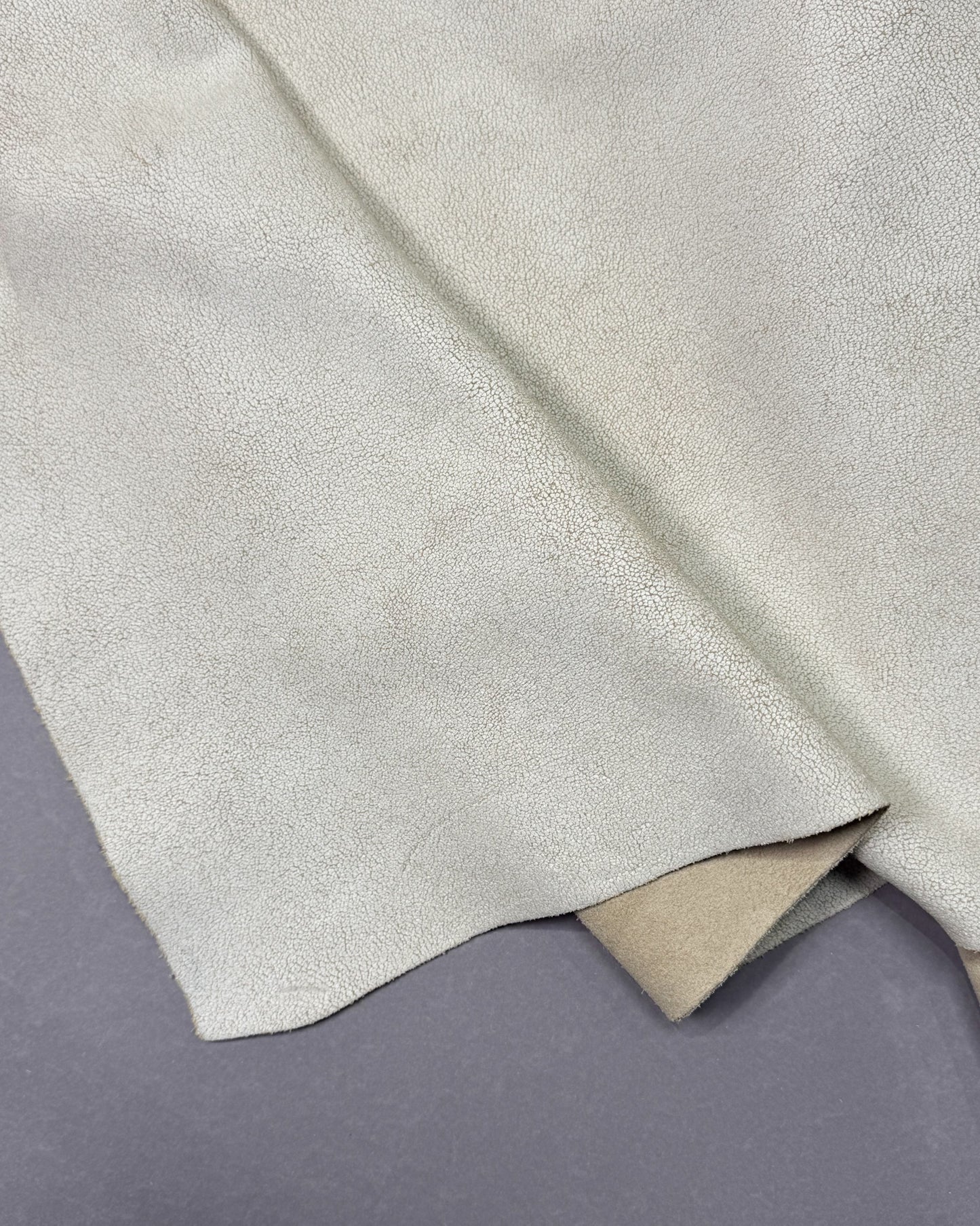 Cracked texture leather (Dunk Stranger Things)