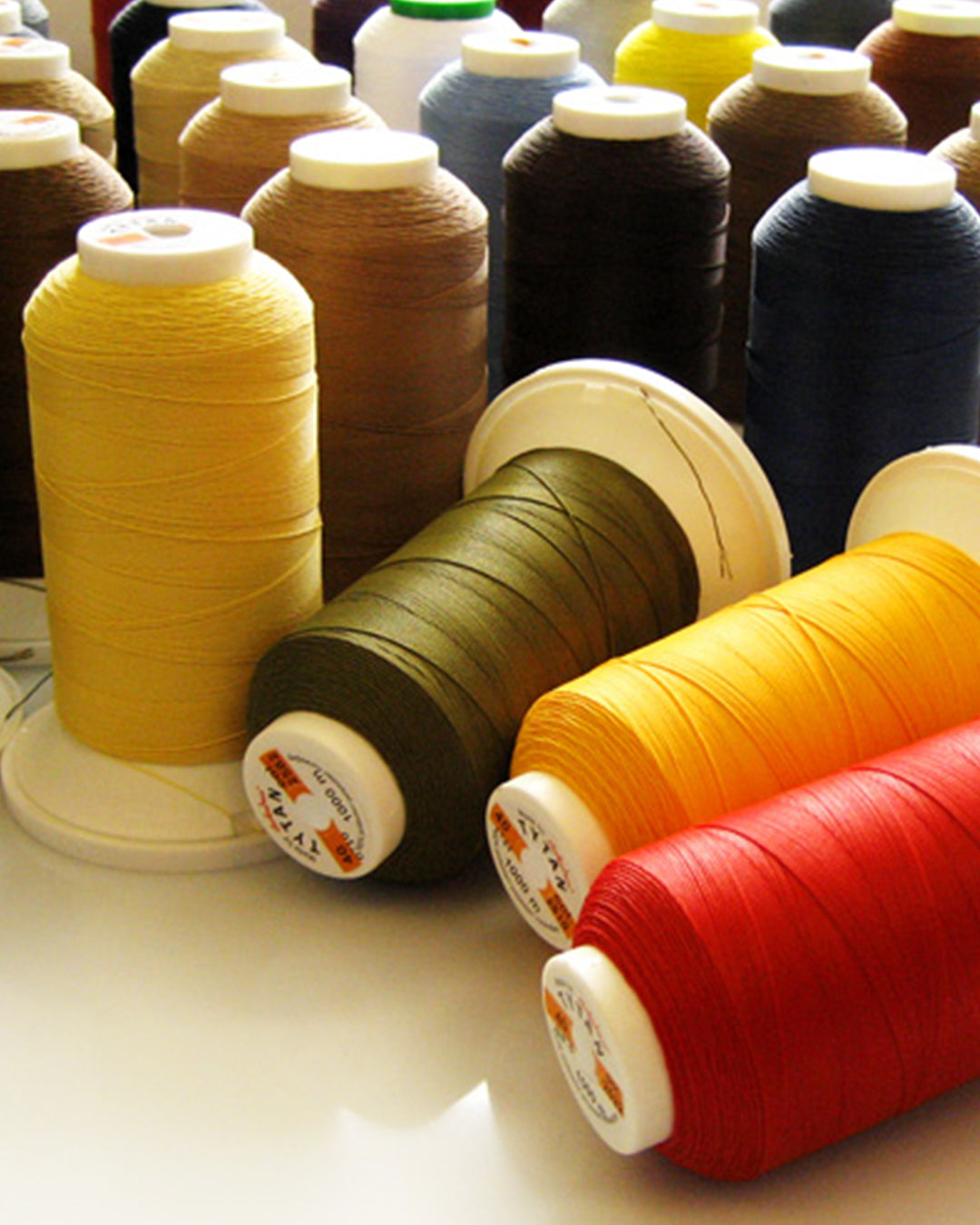 Threads for sneakers. set of five bobbins.