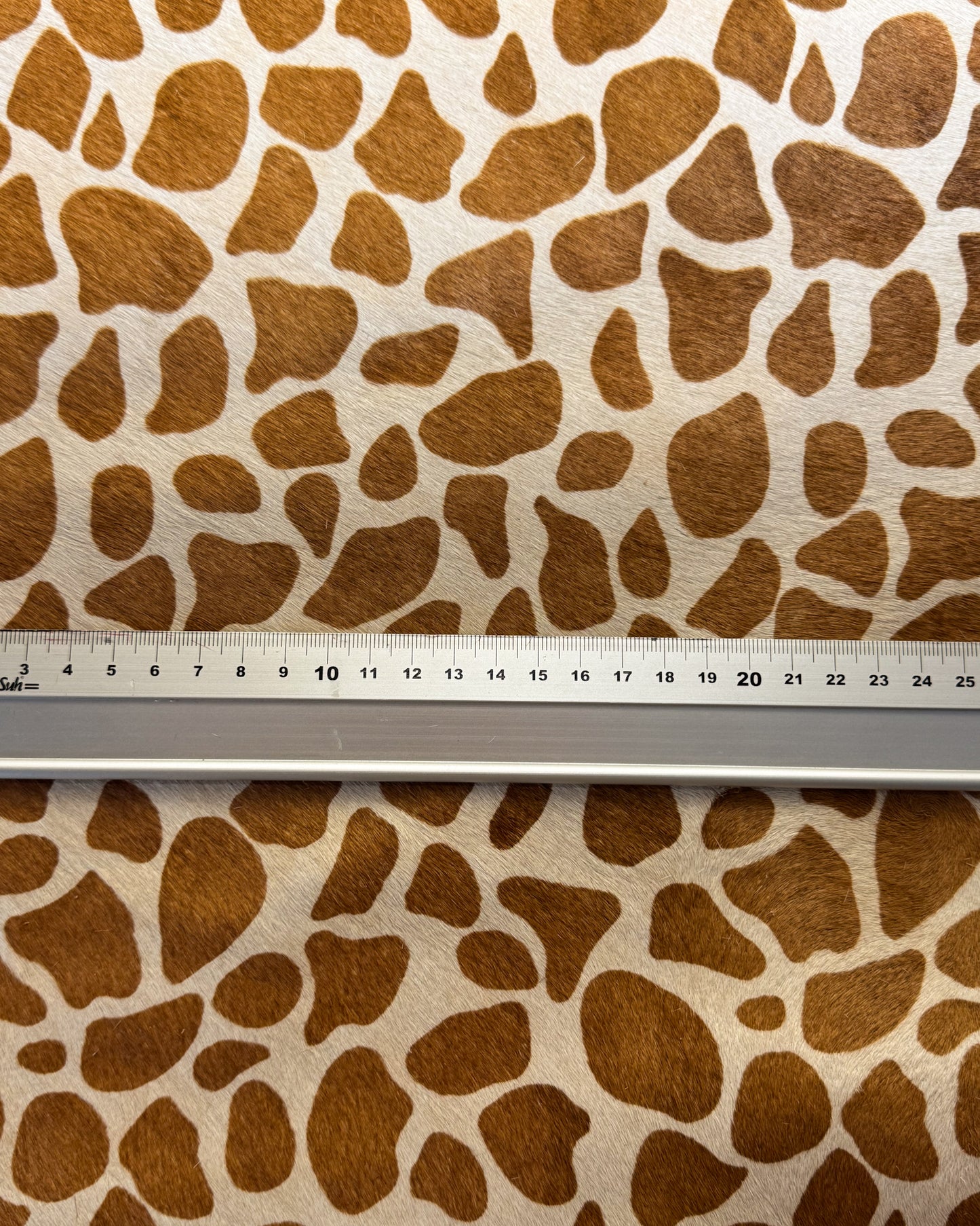 Pony hair leather-Giraffe type