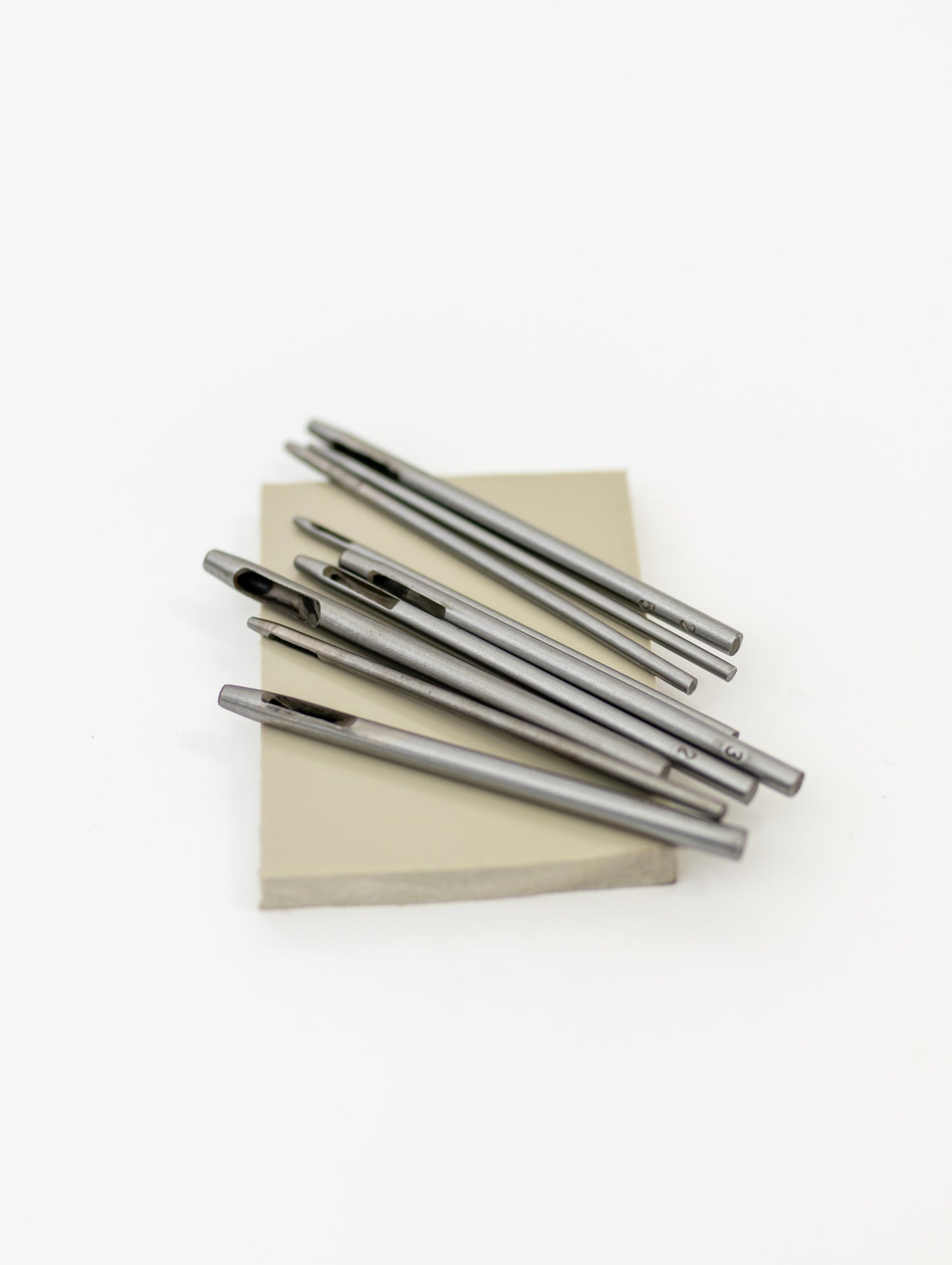 Hand eyelet punches for leather